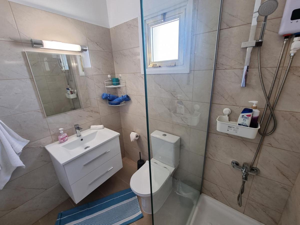 Super Modern Beachfront 1 Bedroom - Sleeps 4 Limassol Zewnętrze zdjęcie